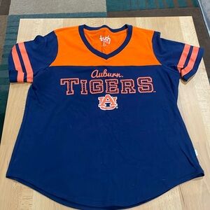 Ladies V-Neck Auburn short sleeve - size L (never worn)